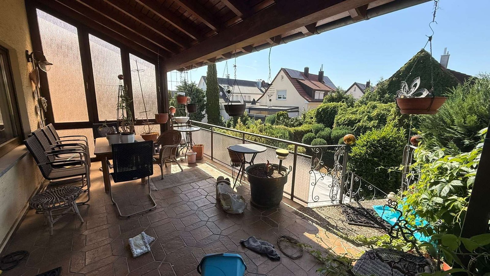 Balkon mit Treppenabgang im OG