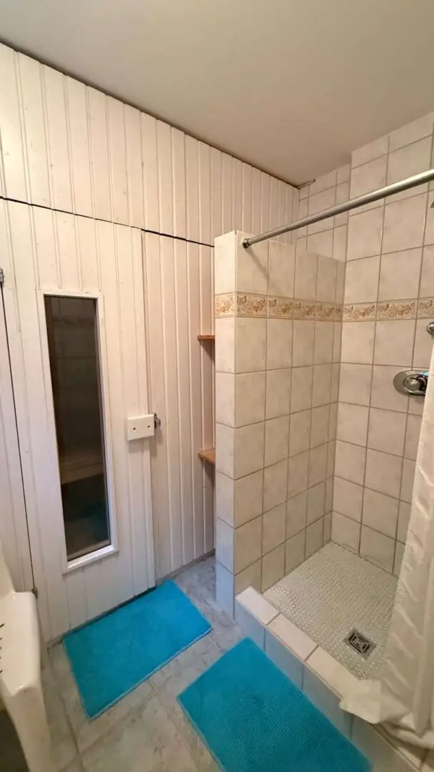 Sauna mit Dusche